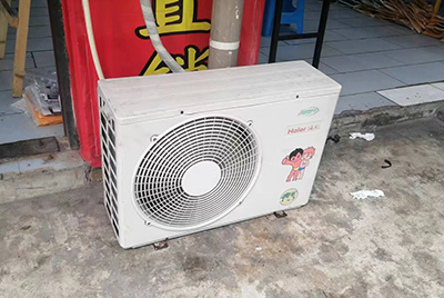 郊区空调突然不制冷只吹自然风怎么办？